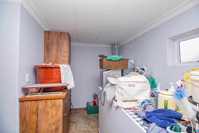 9 Bedroom Property for Sale in Outeniqua Strand Western Cape